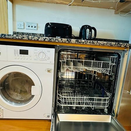 Modern 2Bed 2Bath Apartment Canary Wharf - Upto 5 Person Londra Esterno foto
