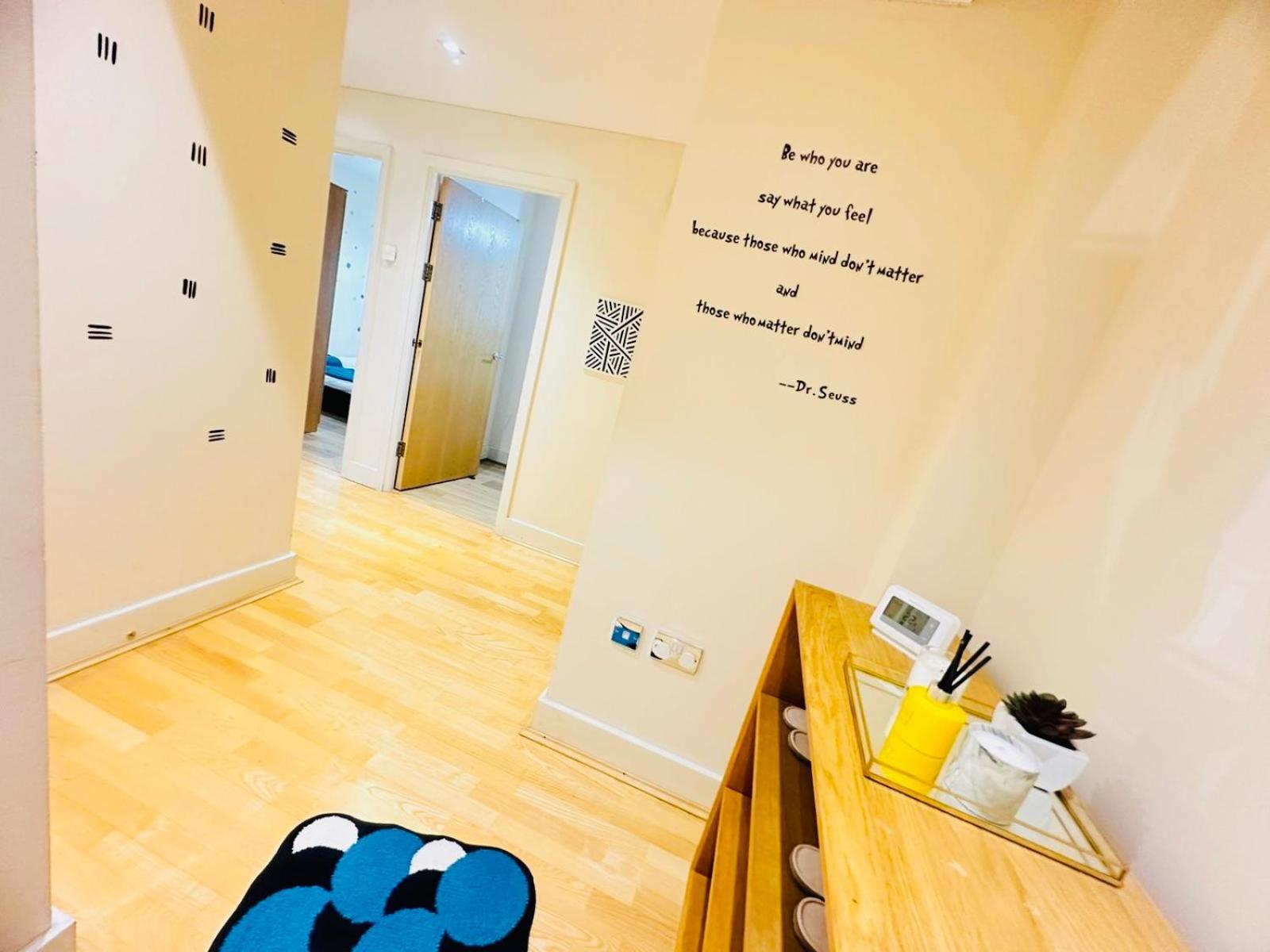 Modern 2Bed 2Bath Apartment Canary Wharf - Upto 5 Person Londra Esterno foto