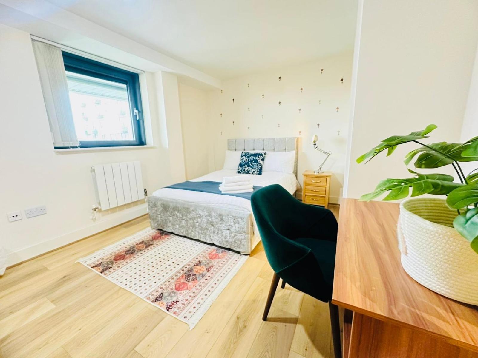 Modern 2Bed 2Bath Apartment Canary Wharf - Upto 5 Person Londra Esterno foto