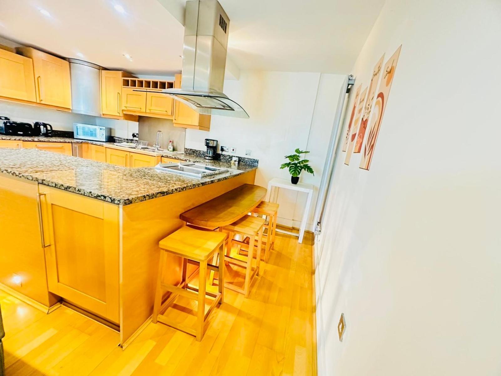 Modern 2Bed 2Bath Apartment Canary Wharf - Upto 5 Person Londra Esterno foto