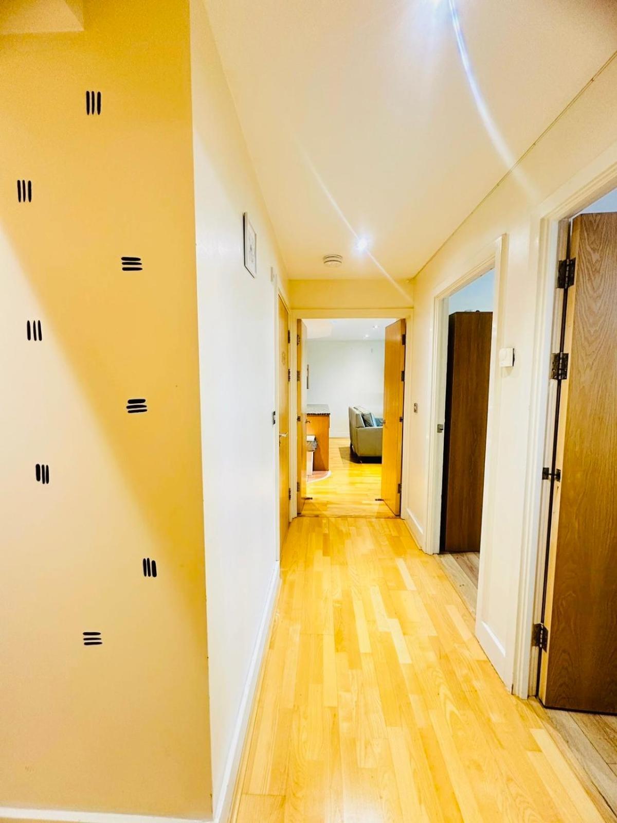 Modern 2Bed 2Bath Apartment Canary Wharf - Upto 5 Person Londra Esterno foto