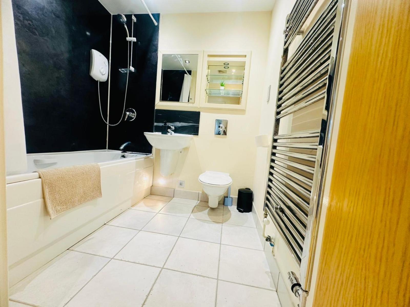 Modern 2Bed 2Bath Apartment Canary Wharf - Upto 5 Person Londra Esterno foto