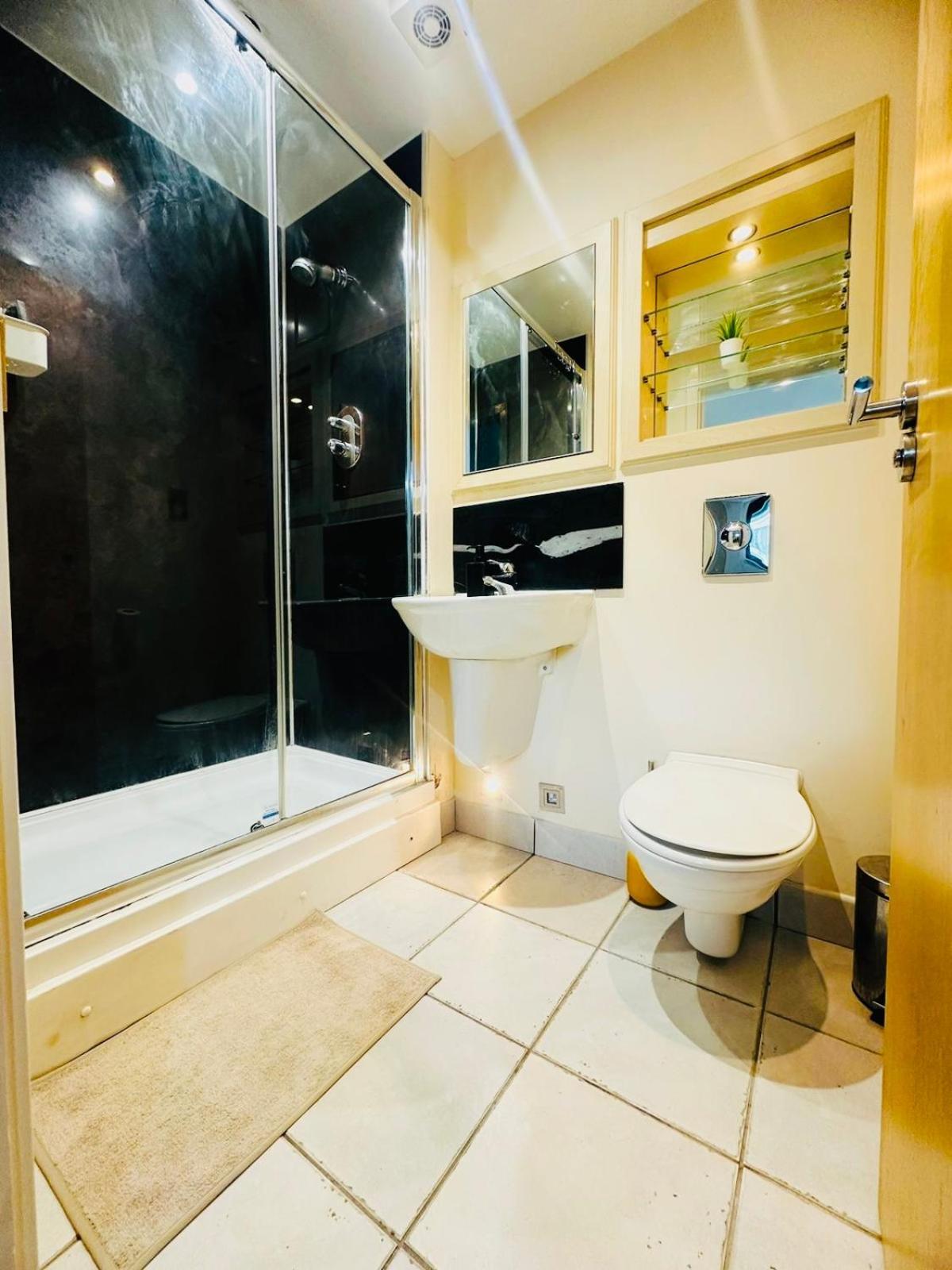 Modern 2Bed 2Bath Apartment Canary Wharf - Upto 5 Person Londra Esterno foto