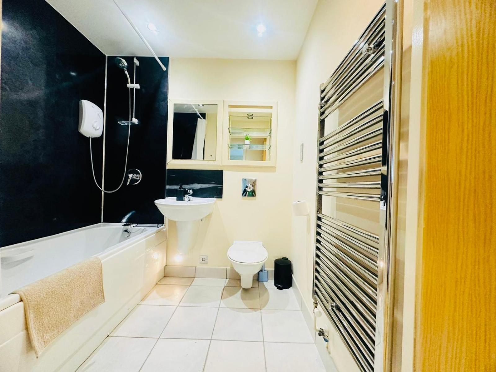 Modern 2Bed 2Bath Apartment Canary Wharf - Upto 5 Person Londra Esterno foto