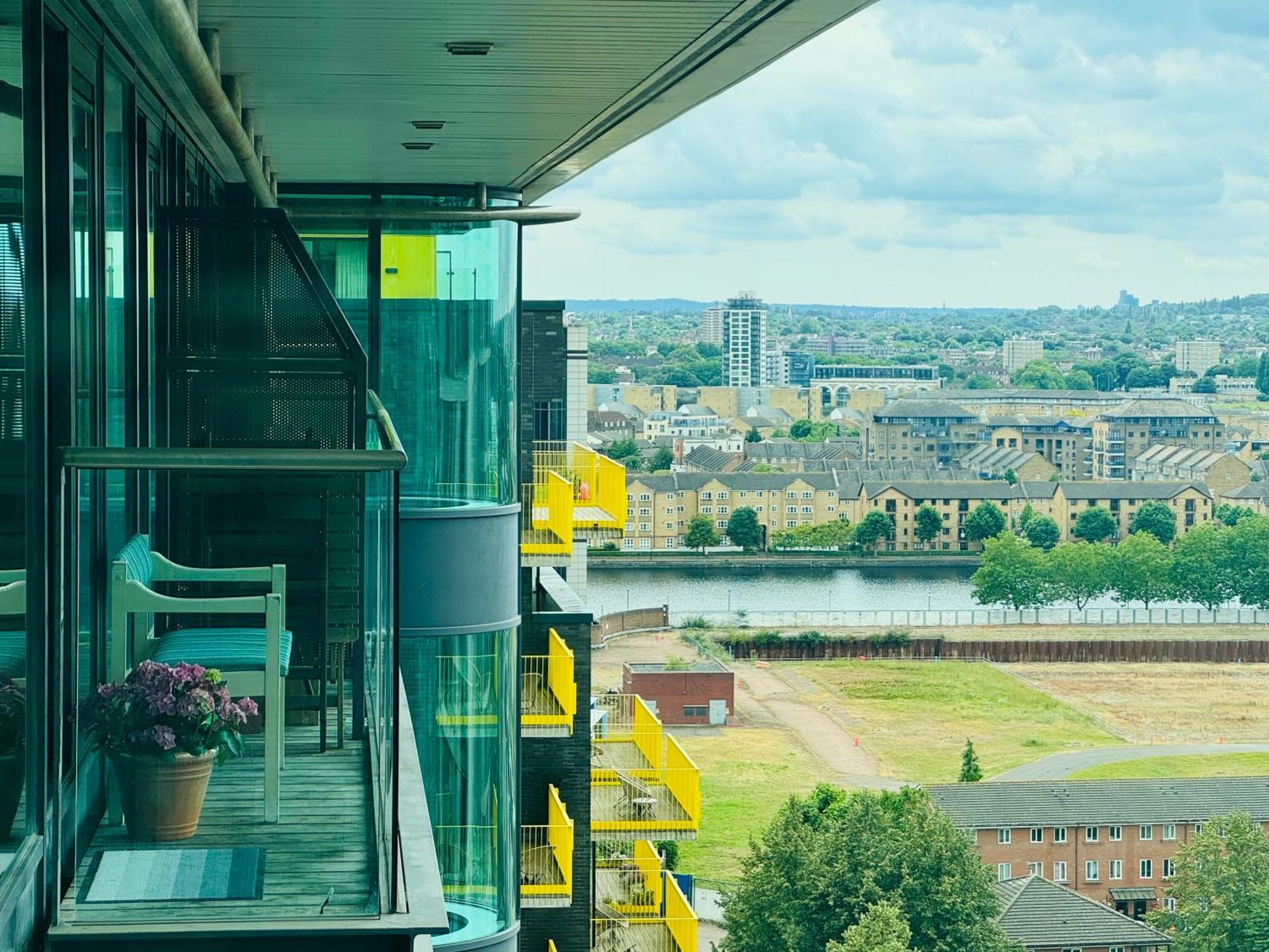 Modern 2Bed 2Bath Apartment Canary Wharf - Upto 5 Person Londra Esterno foto