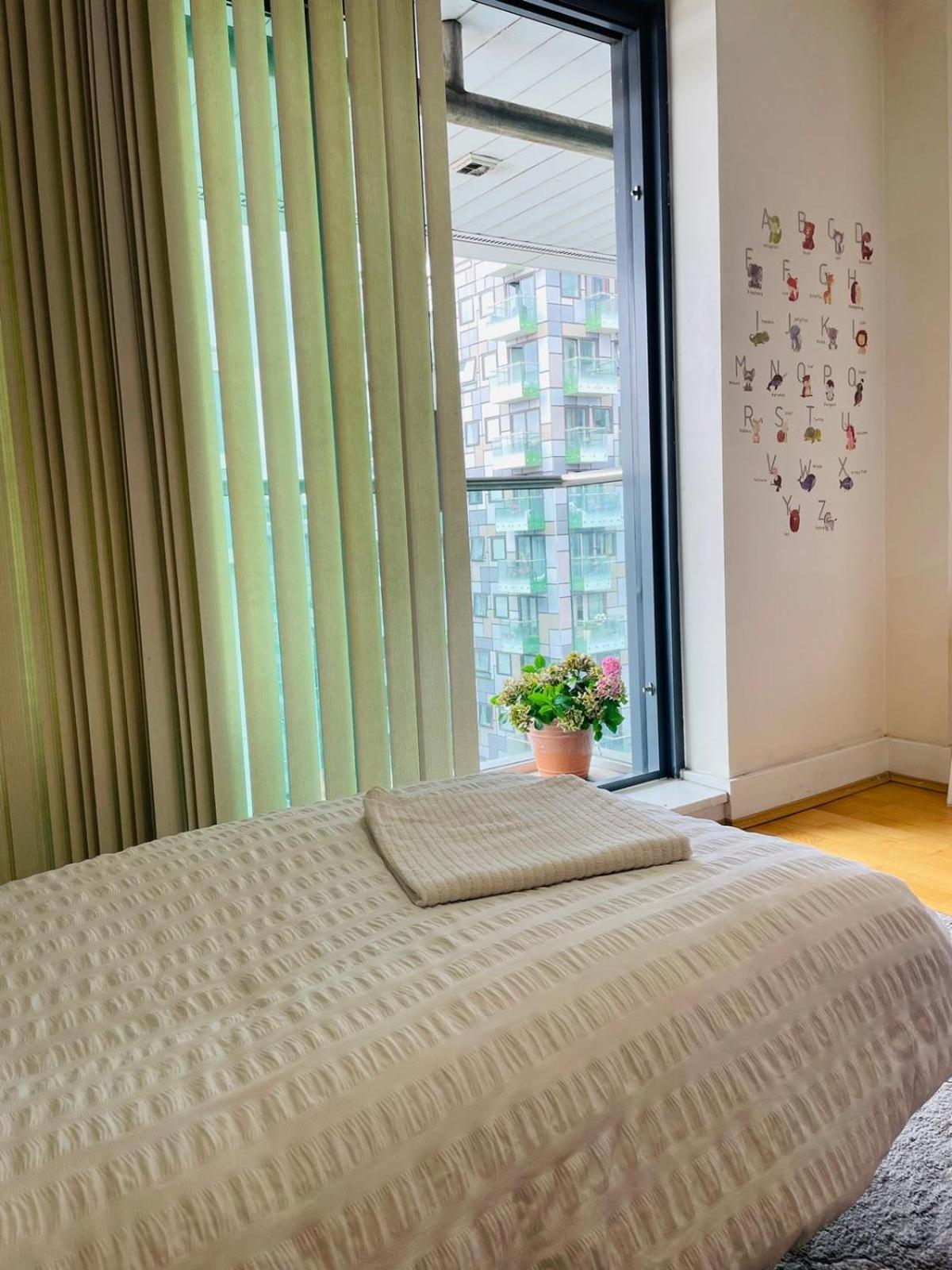 Modern 2Bed 2Bath Apartment Canary Wharf - Upto 5 Person Londra Esterno foto