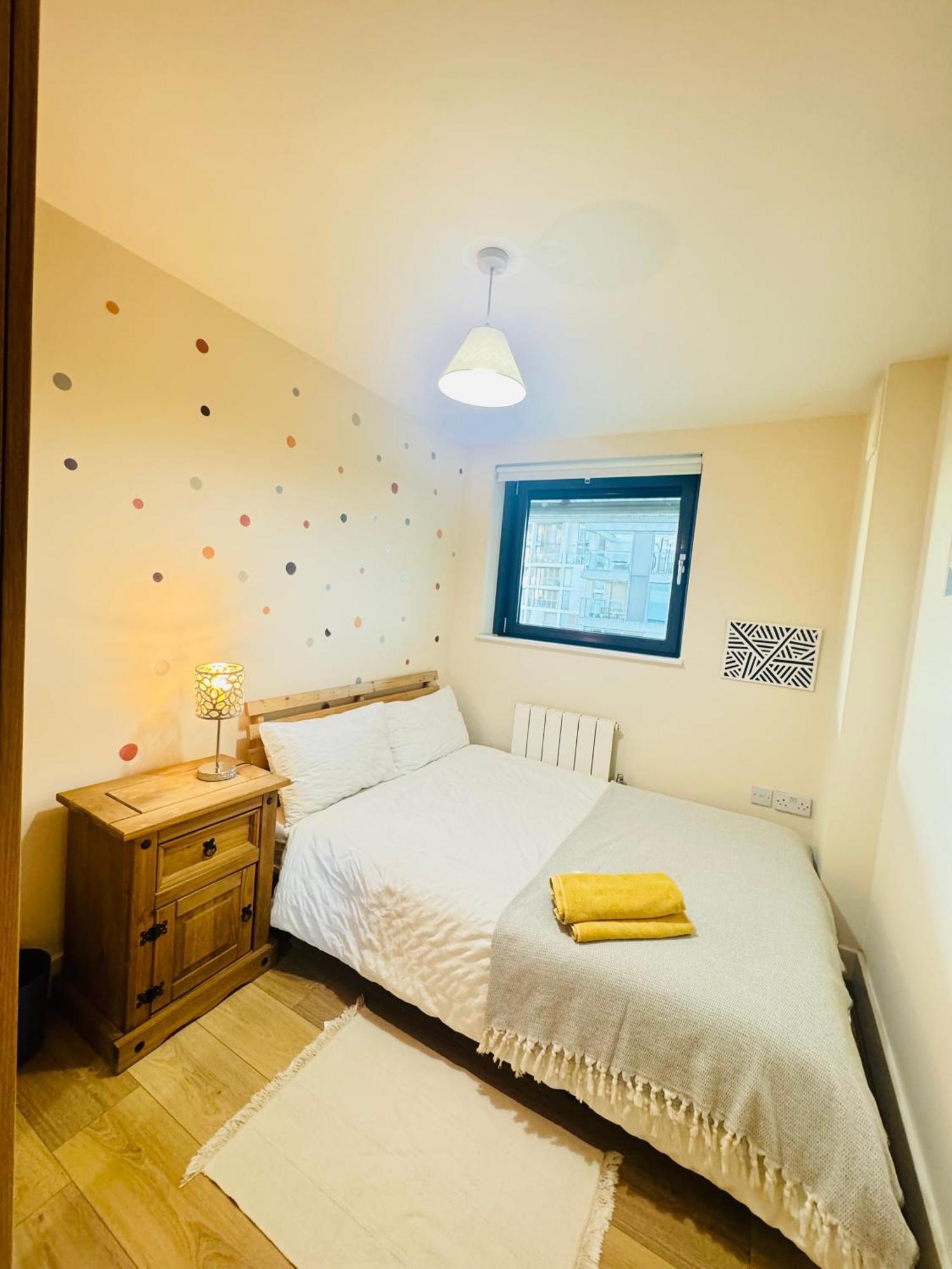 Modern 2Bed 2Bath Apartment Canary Wharf - Upto 5 Person Londra Esterno foto