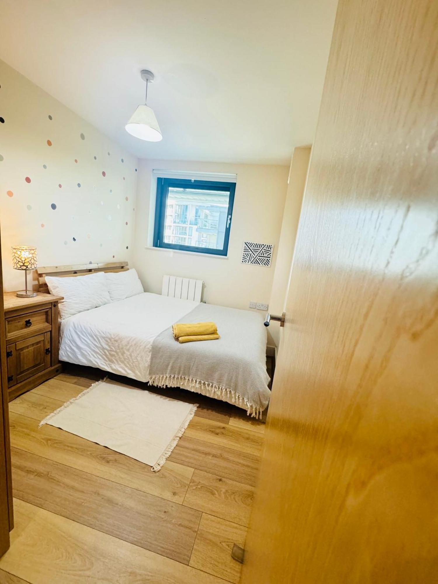 Modern 2Bed 2Bath Apartment Canary Wharf - Upto 5 Person Londra Esterno foto